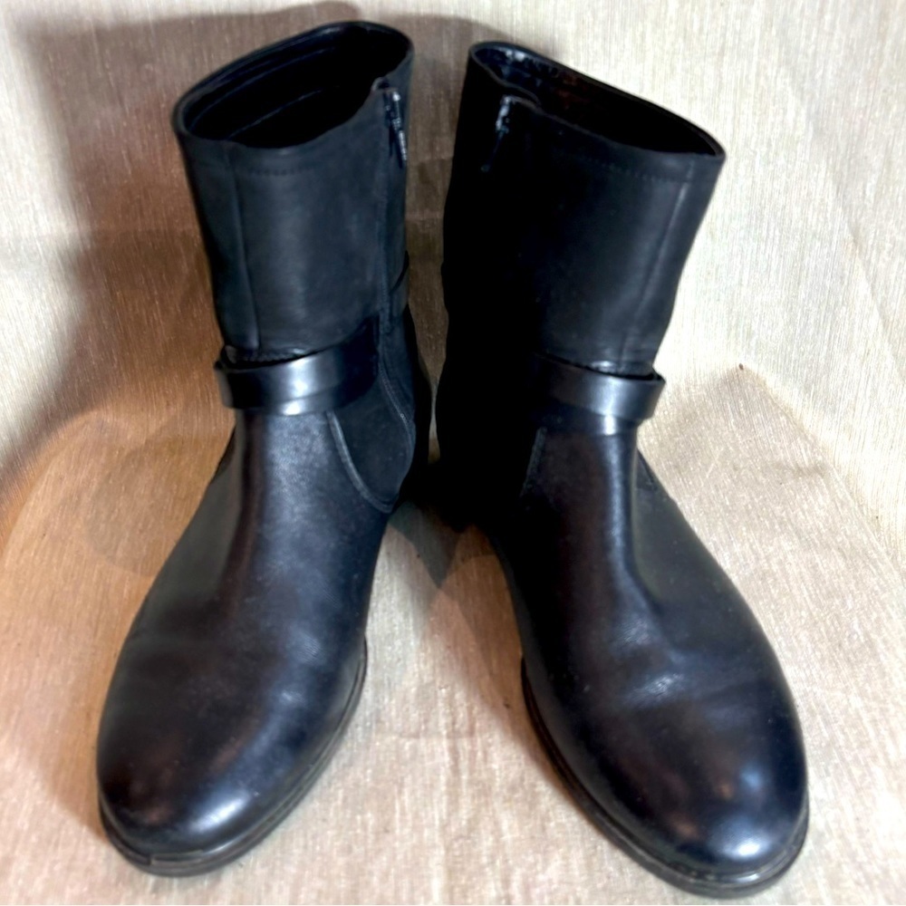 ECCO Sz 40 Smooth Leather Straps with Buckle  Zipper Closure Flat Booties
